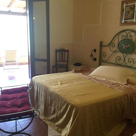 Hotel Oasi Da Paolo 卡斯泰卢佐 外观 照片