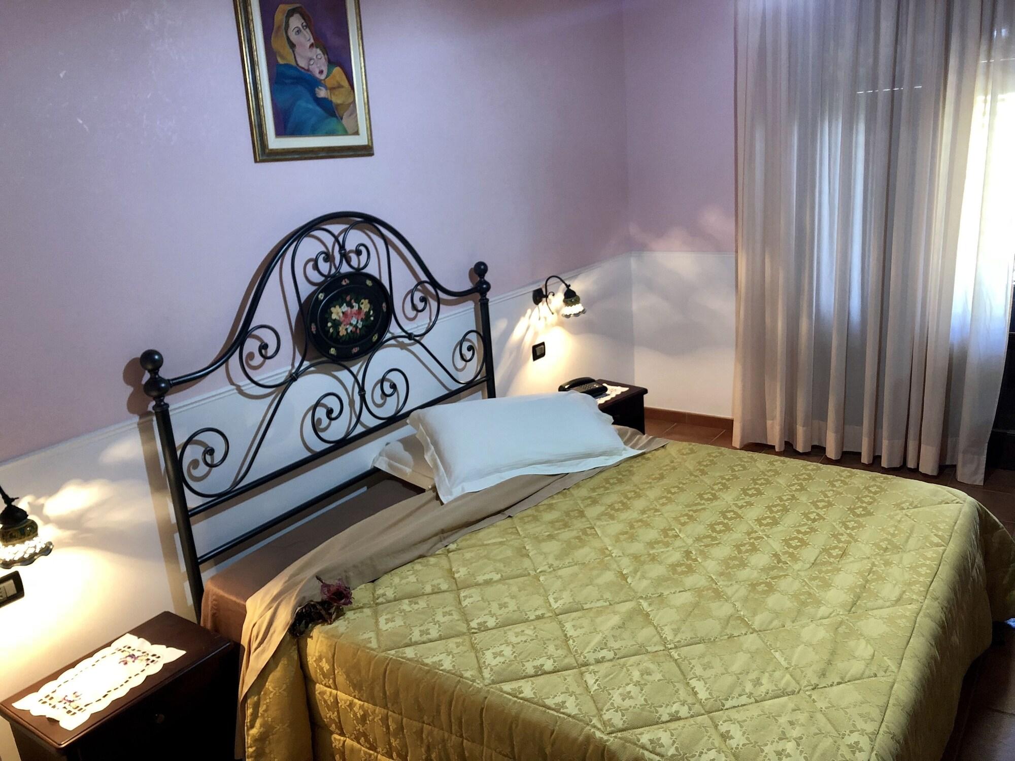 Hotel Oasi Da Paolo 卡斯泰卢佐 外观 照片