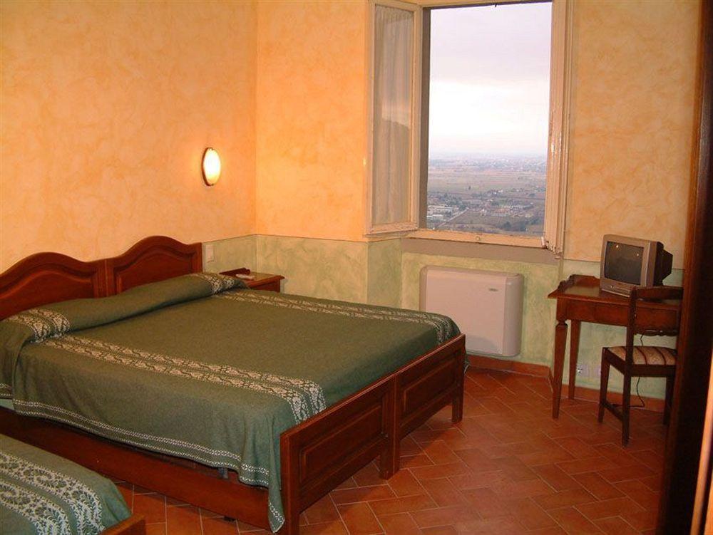 Hotel Oasi Da Paolo 卡斯泰卢佐 客房 照片