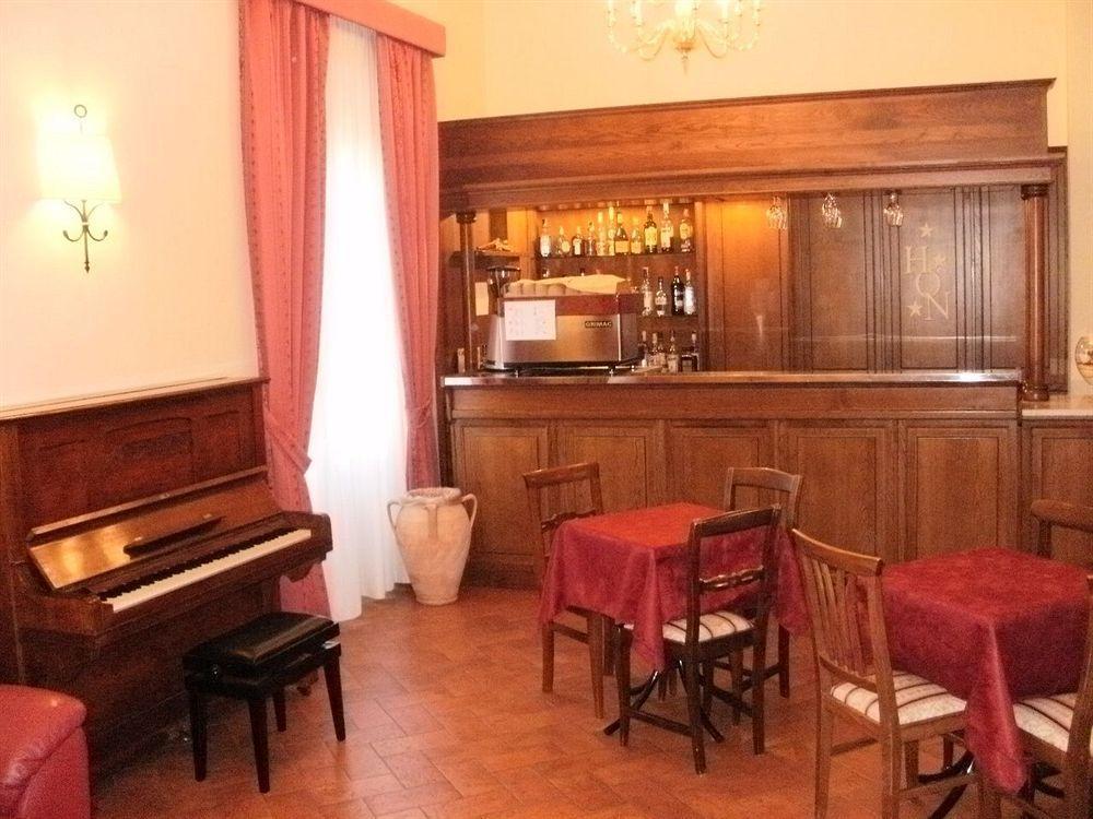 Hotel Oasi Da Paolo 卡斯泰卢佐 餐厅 照片