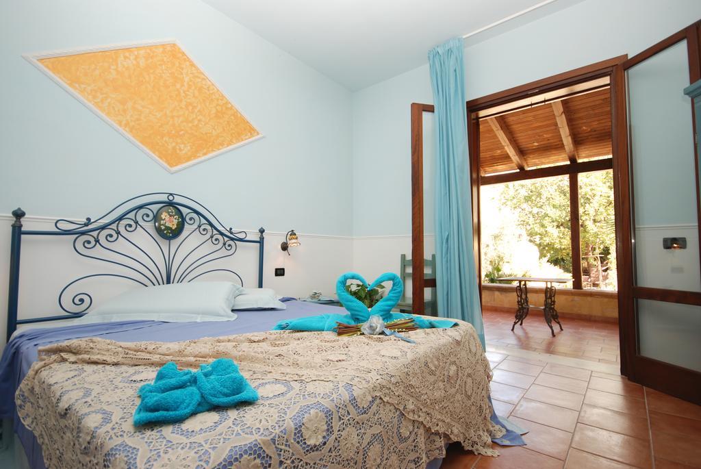 Hotel Oasi Da Paolo 卡斯泰卢佐 外观 照片