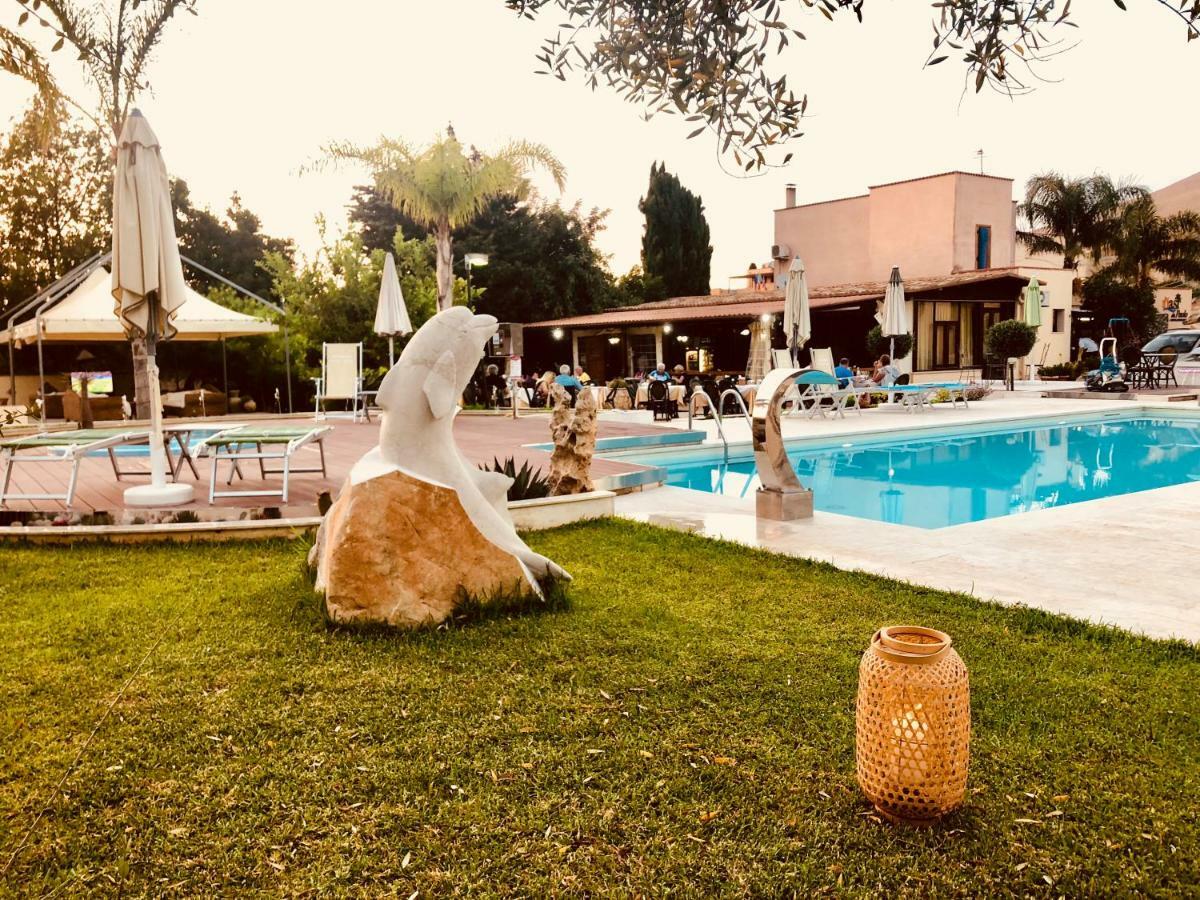 Hotel Oasi Da Paolo 卡斯泰卢佐 外观 照片